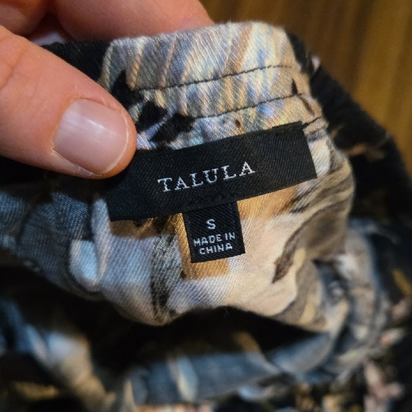 Talula Black and White Floral Jumpsuit with Sleeveless Design - Picture 3 of 5